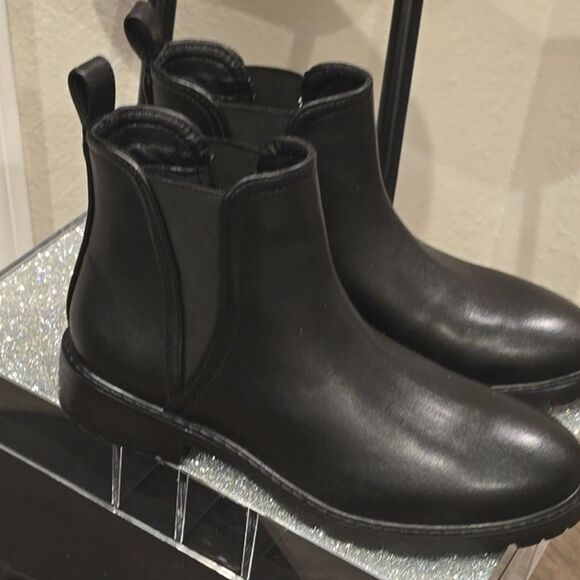 Steve Madden Jaffa Lug Sole Chelsea Boot - Picture 10 of 10